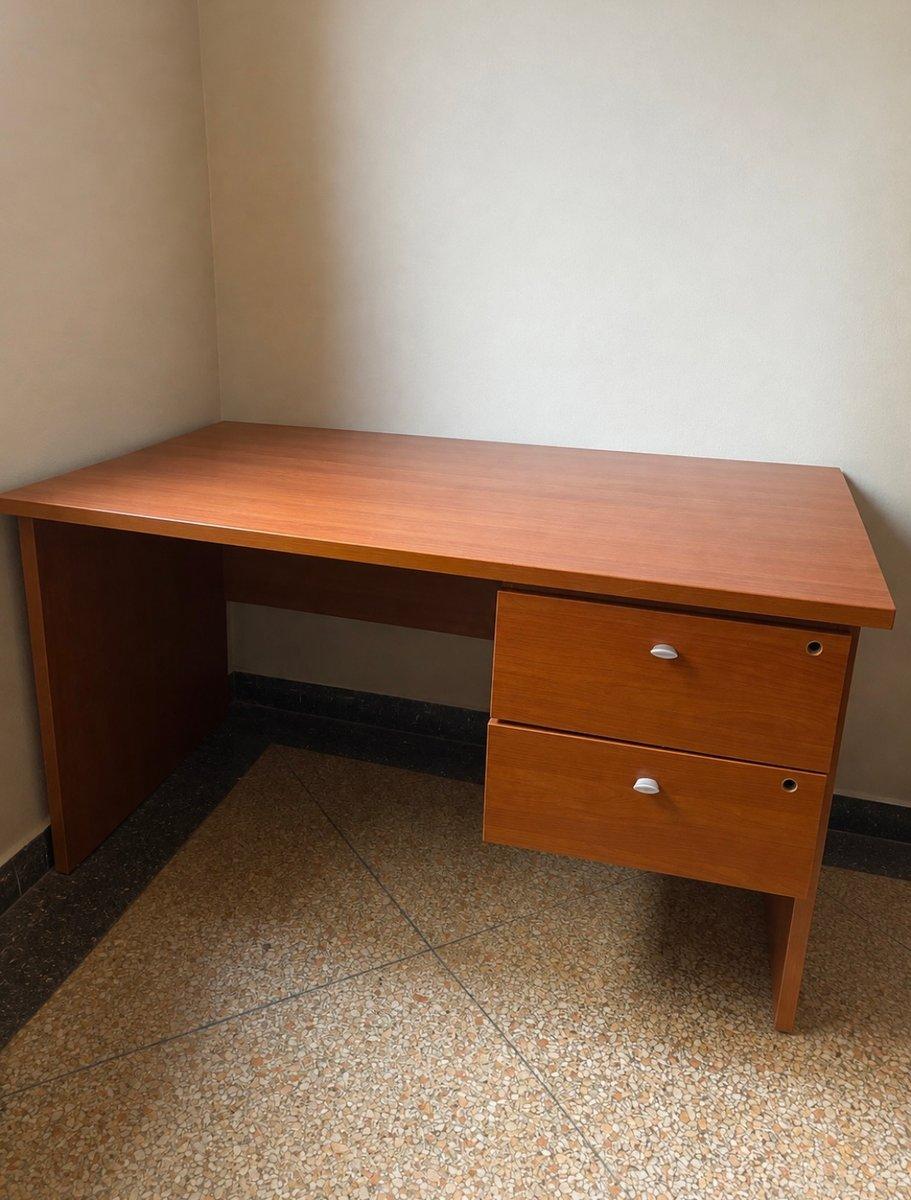 Bureau élégant et pratique, idéal pour une chambre, un espace de travail ou un bureau professionnel